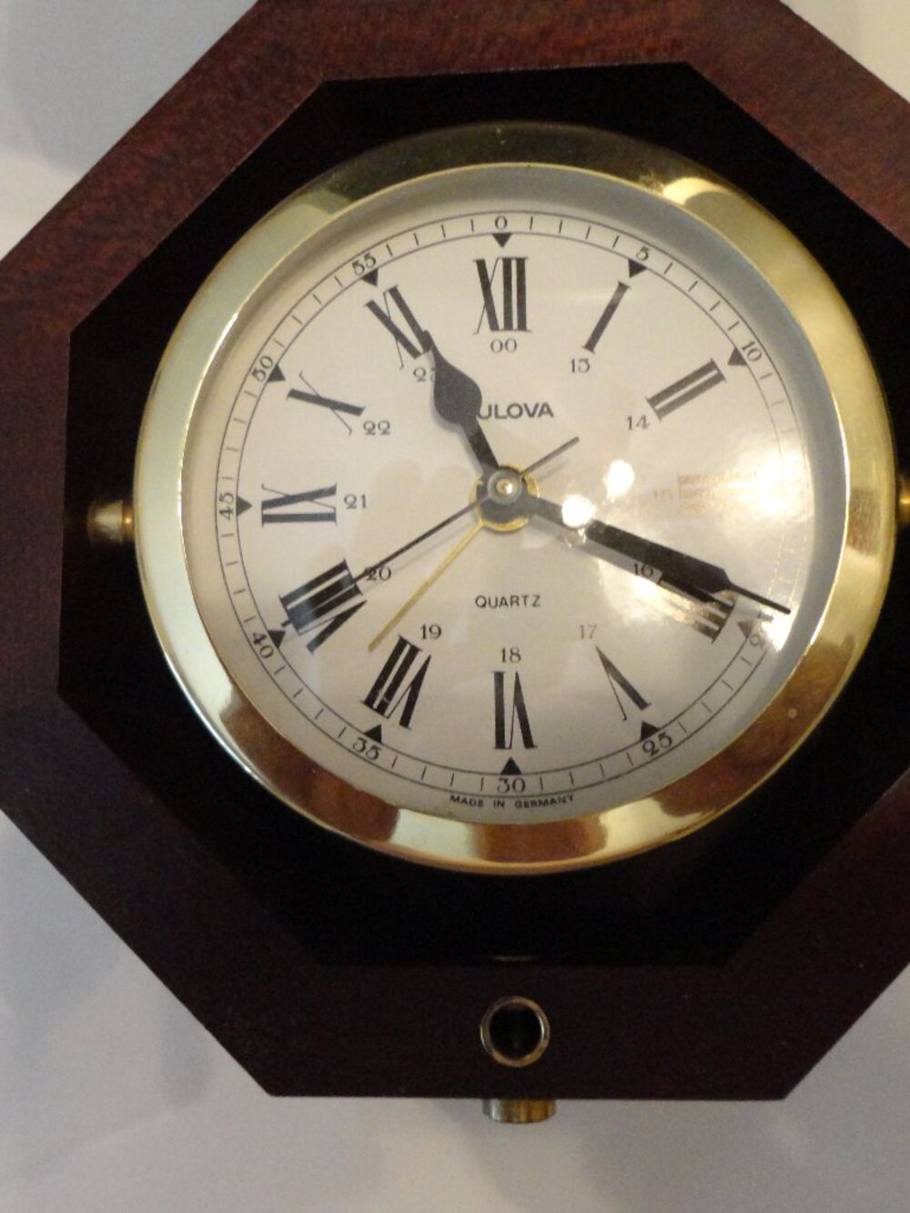 Bulova Quartermaster Maritime Desk Clock Octogonal Mahogany Wood Box B7910-JE238